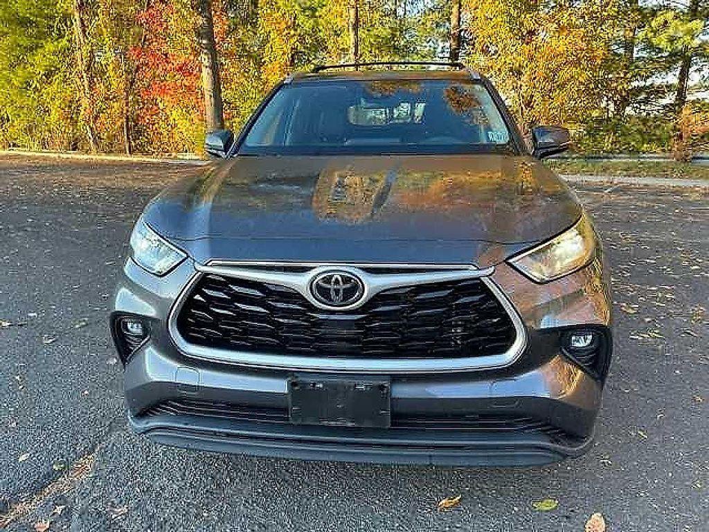 used 2022 Toyota Highlander car, priced at $35,995
