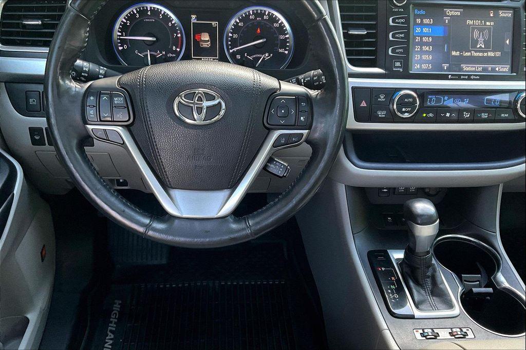 used 2018 Toyota Highlander car, priced at $27,144