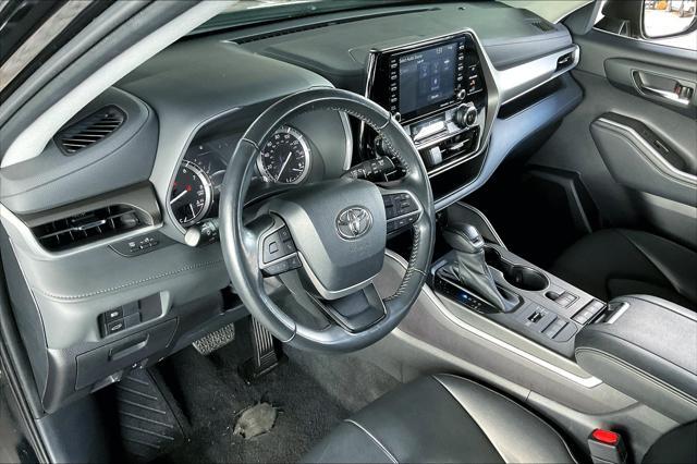 used 2022 Toyota Highlander car, priced at $36,777