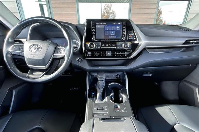 used 2022 Toyota Highlander car, priced at $36,777