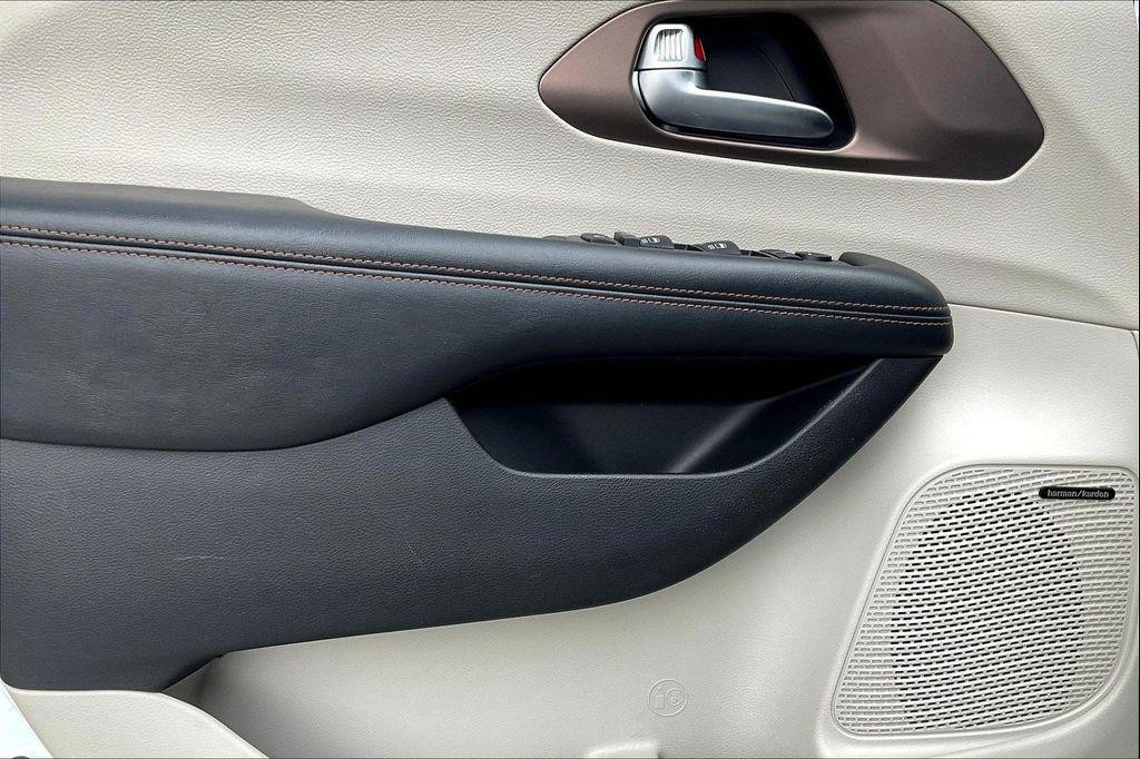 used 2019 Chrysler Pacifica car, priced at $21,391