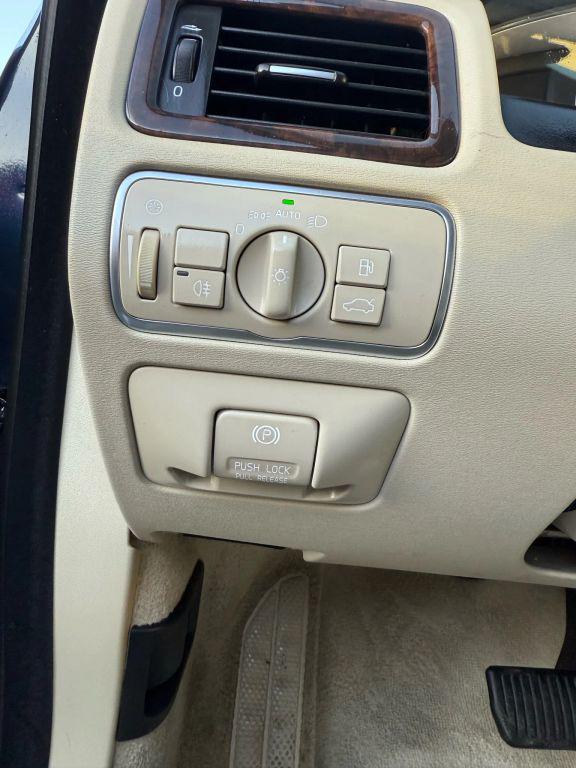 used 2015 Volvo XC70 car, priced at $11,921