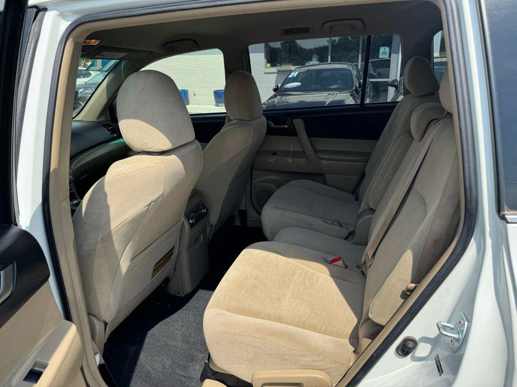 used 2012 Toyota Highlander Hybrid car, priced at $10,992