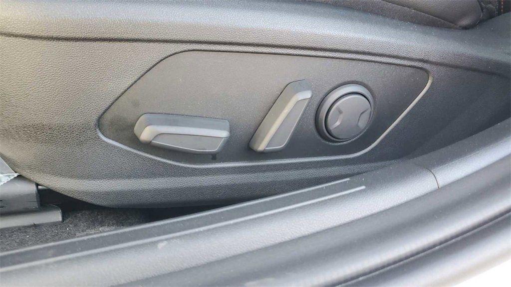 new 2025 Hyundai Elantra car, priced at $28,952
