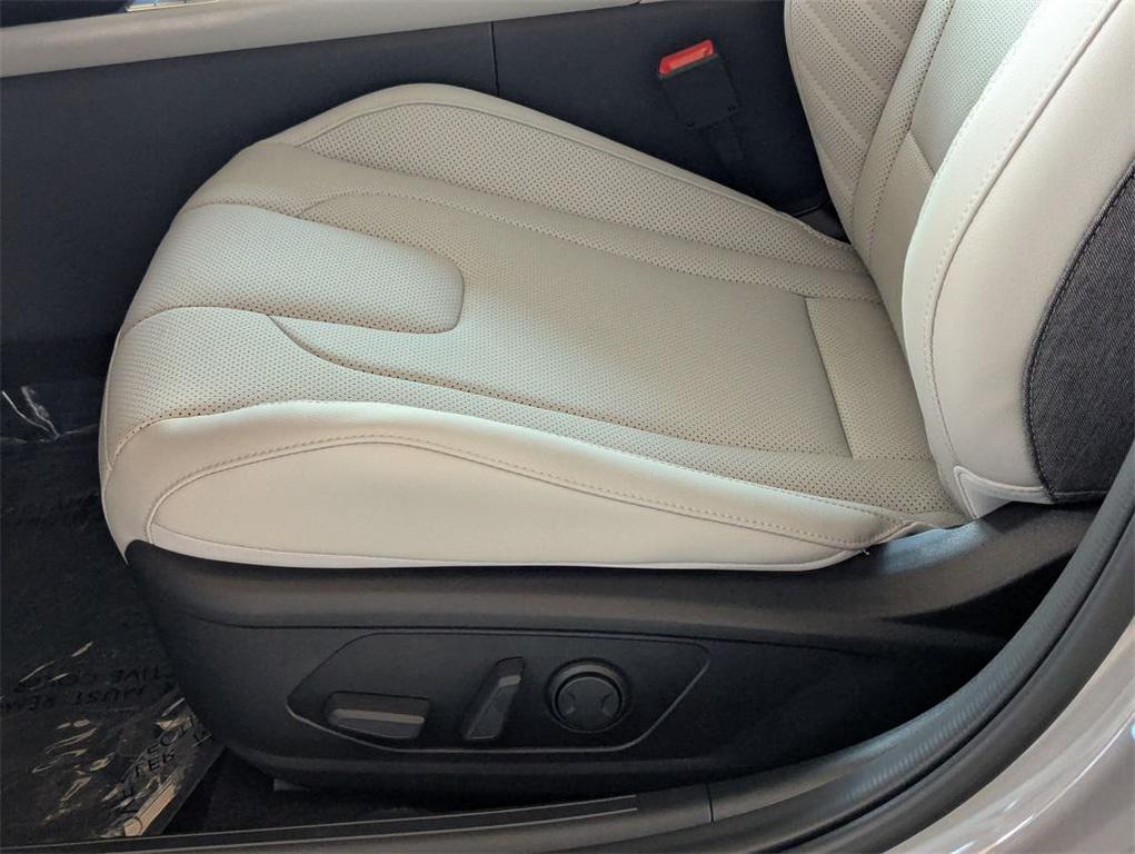 new 2025 Hyundai ELANTRA HEV car, priced at $28,546