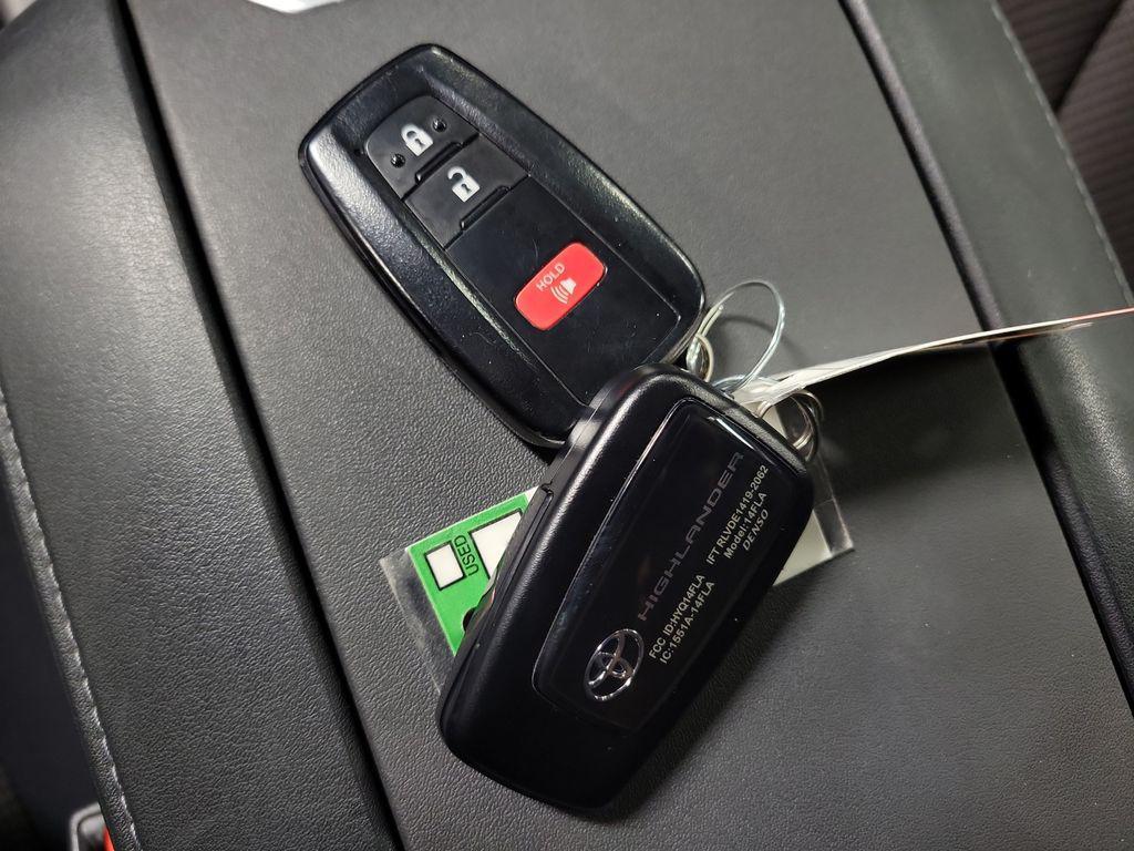 used 2023 Toyota Highlander car, priced at $28,995