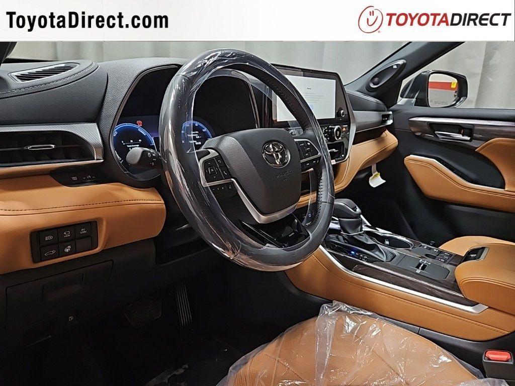 new 2025 Toyota Highlander Hybrid car, priced at $56,278