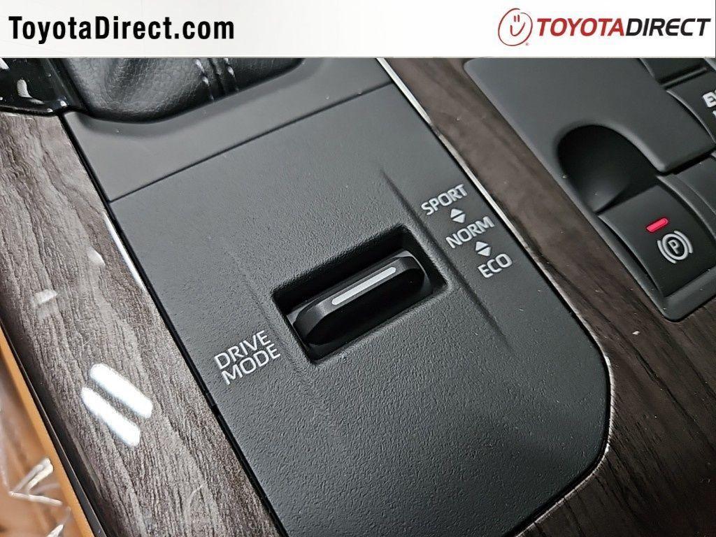 new 2025 Toyota Highlander Hybrid car, priced at $56,278
