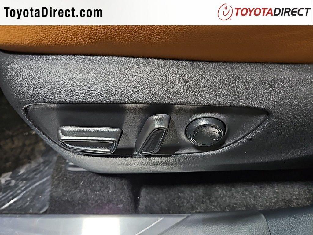 new 2025 Toyota Highlander Hybrid car, priced at $56,278