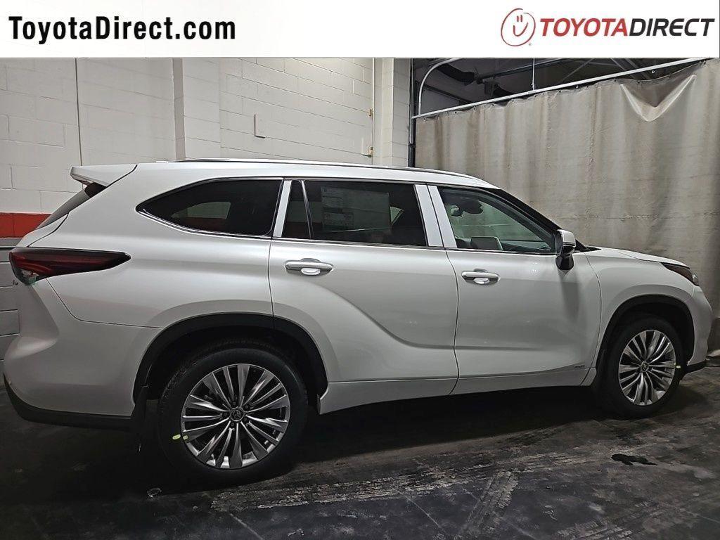 new 2025 Toyota Highlander Hybrid car, priced at $56,278