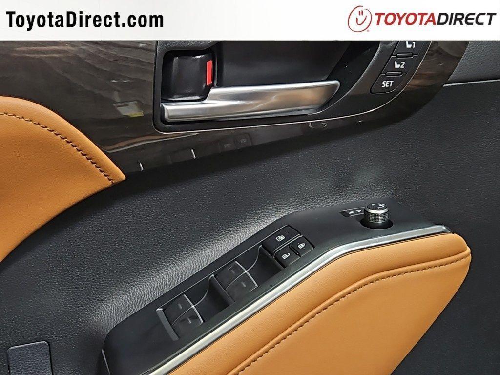 new 2025 Toyota Highlander Hybrid car, priced at $56,278
