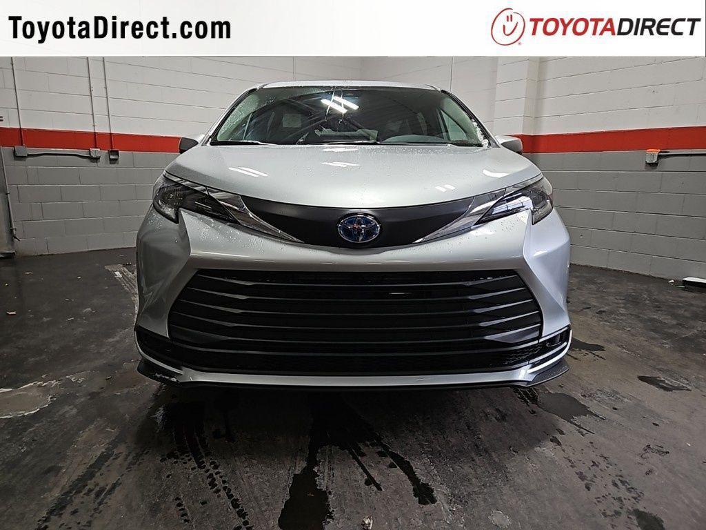 new 2025 Toyota Sienna car, priced at $43,465