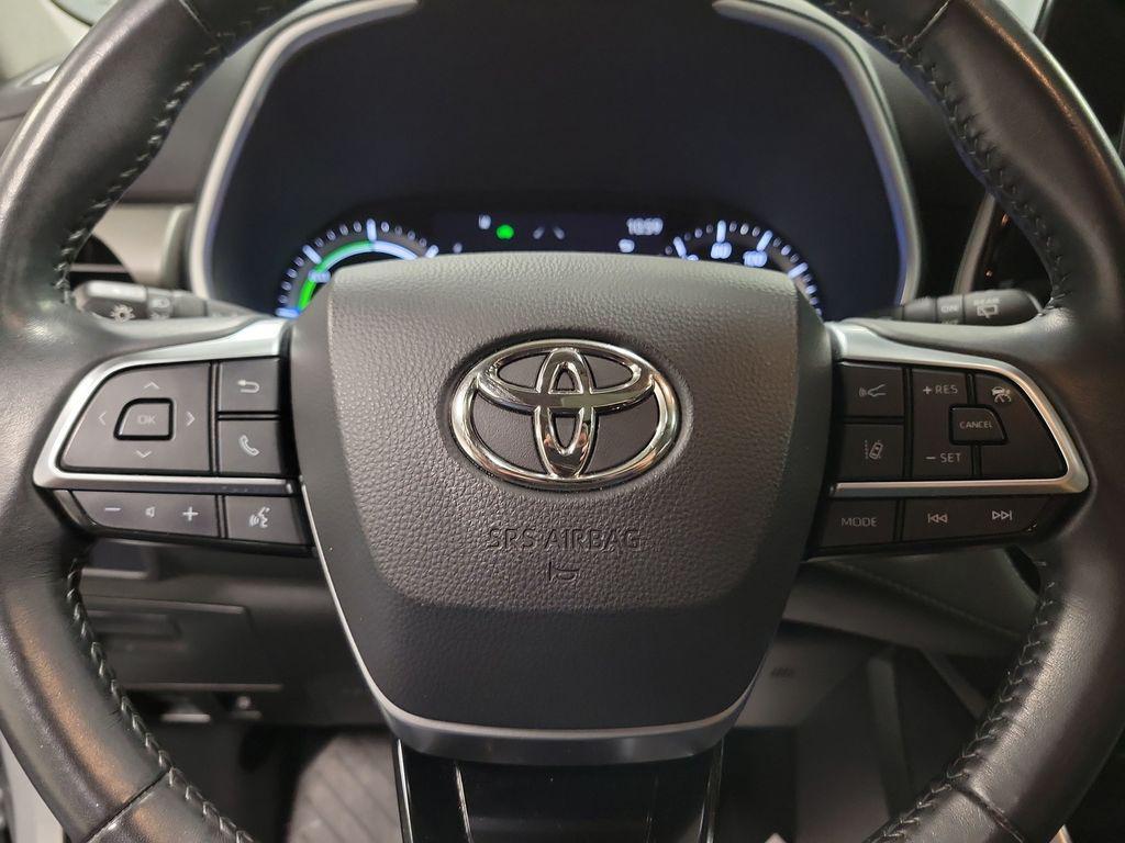 used 2021 Toyota Highlander Hybrid car, priced at $29,995