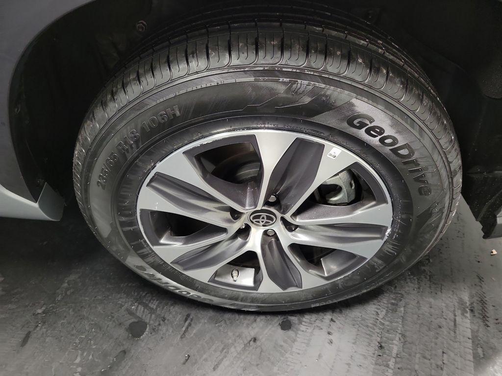 used 2021 Toyota Highlander Hybrid car, priced at $29,995