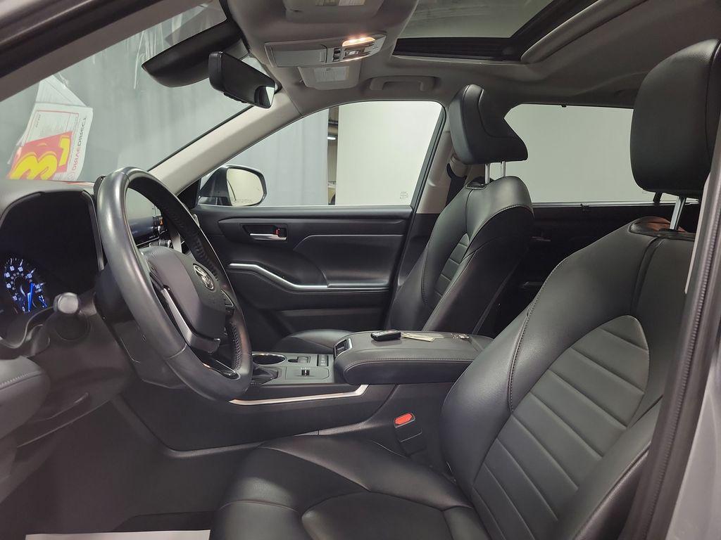 used 2021 Toyota Highlander Hybrid car, priced at $29,995