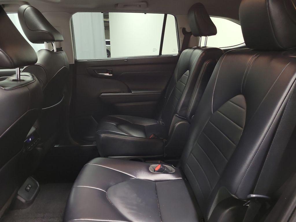 used 2021 Toyota Highlander Hybrid car, priced at $29,995