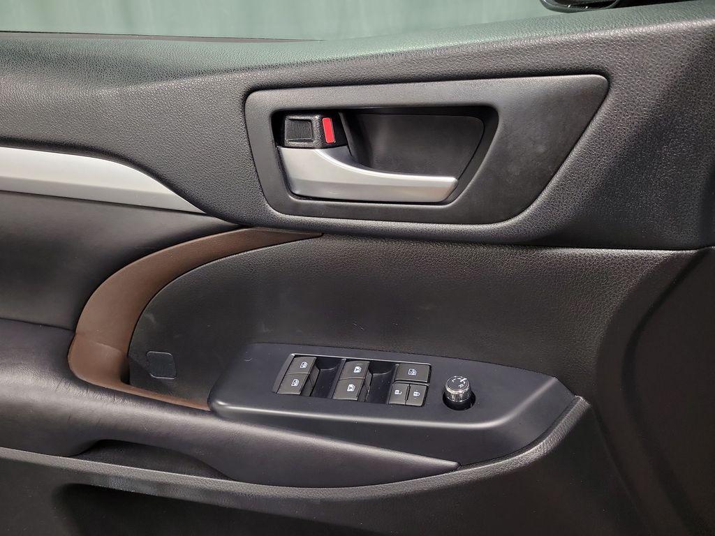 used 2019 Toyota Highlander Hybrid car, priced at $21,995