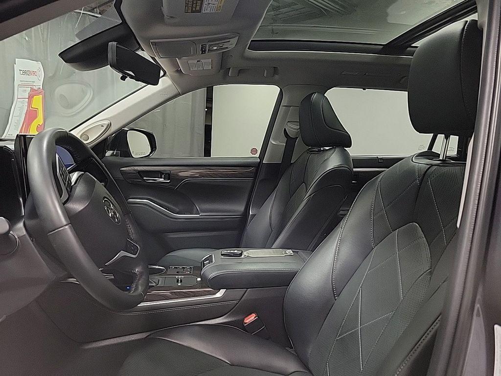 used 2023 Toyota Highlander Hybrid car, priced at $50,995