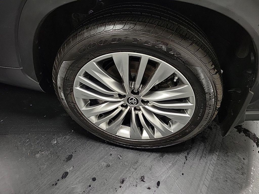 used 2023 Toyota Highlander Hybrid car, priced at $50,995