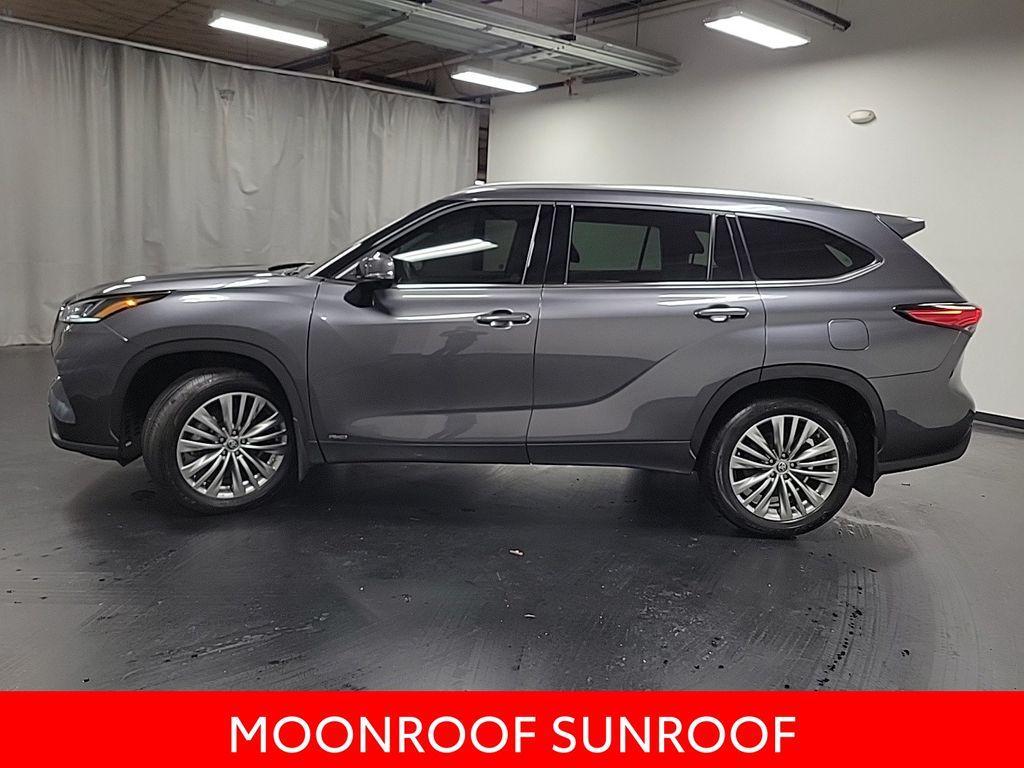 used 2023 Toyota Highlander Hybrid car, priced at $50,995