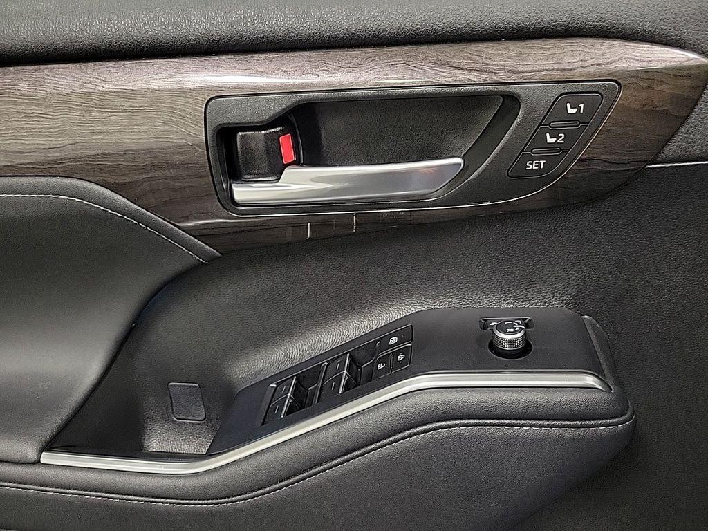 used 2023 Toyota Highlander Hybrid car, priced at $50,995