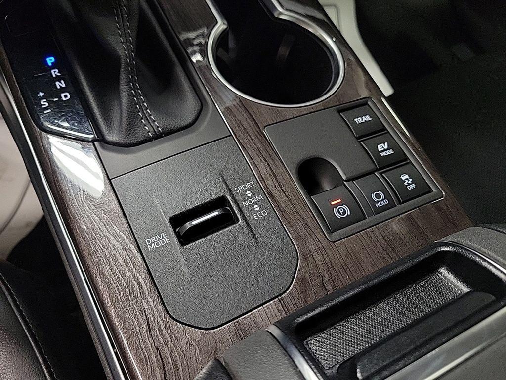 used 2023 Toyota Highlander Hybrid car, priced at $50,995