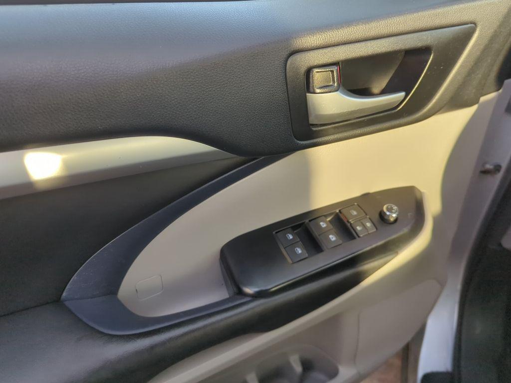 used 2017 Toyota Highlander Hybrid car, priced at $19,995