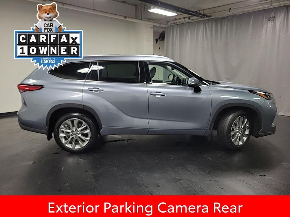 used 2022 Toyota Highlander car, priced at $37,995