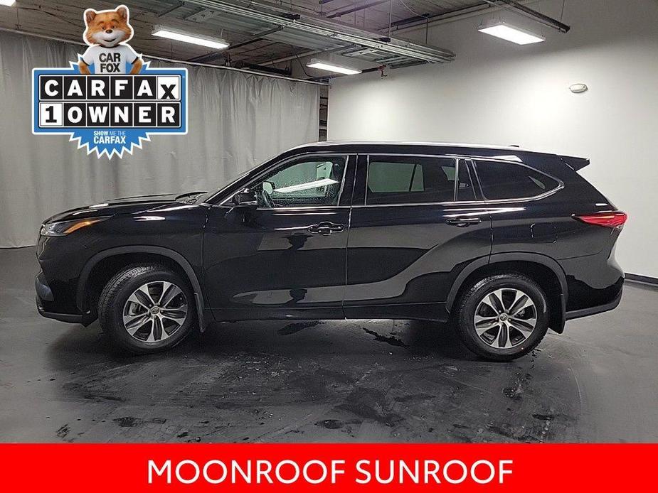 used 2022 Toyota Highlander car, priced at $35,995