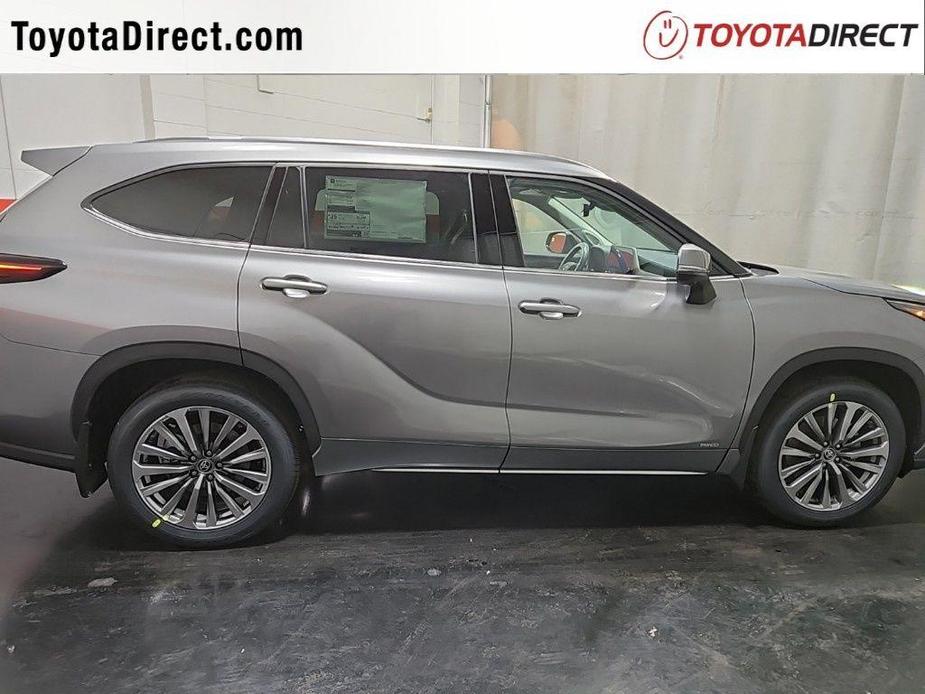 new 2025 Toyota Highlander Hybrid car, priced at $54,130