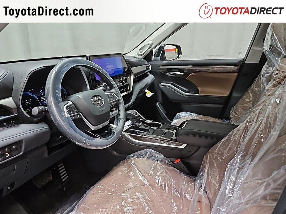 new 2025 Toyota Highlander Hybrid car, priced at $54,130