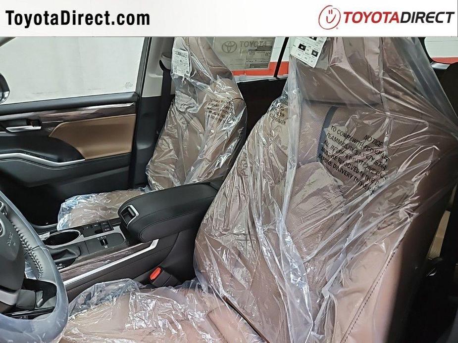 new 2025 Toyota Highlander Hybrid car, priced at $54,130