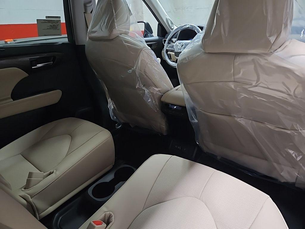 new 2025 Toyota Highlander car, priced at $50,853