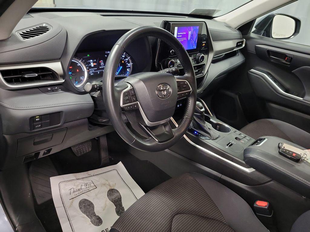 used 2023 Toyota Highlander Hybrid car, priced at $31,995
