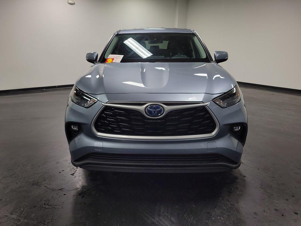 used 2023 Toyota Highlander Hybrid car, priced at $31,995