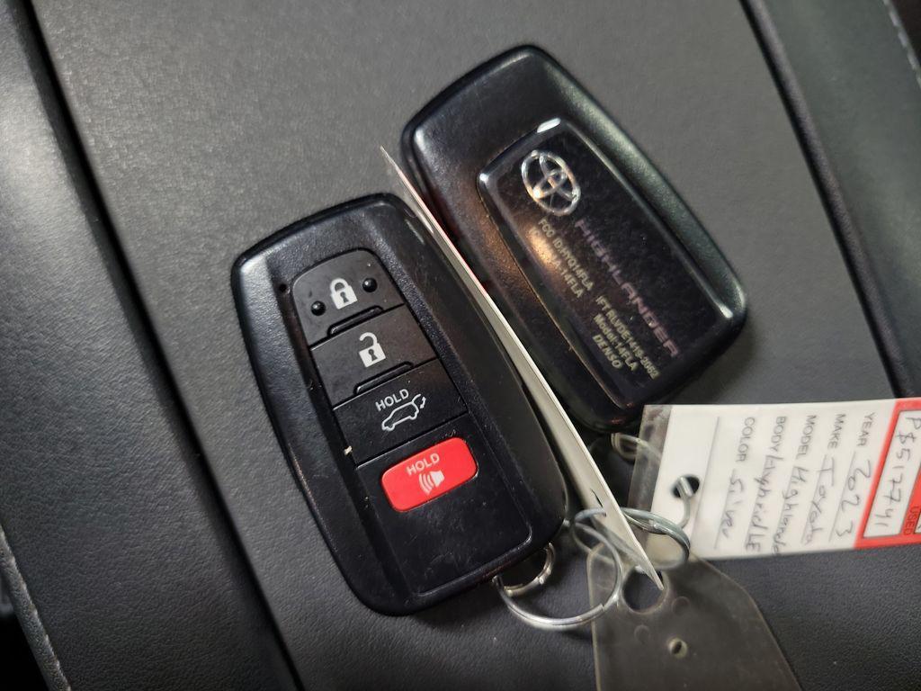 used 2023 Toyota Highlander Hybrid car, priced at $31,995