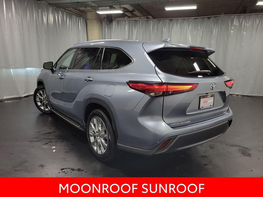 used 2023 Toyota Highlander car, priced at $32,995