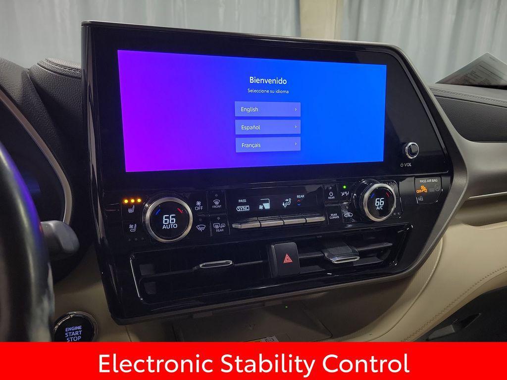 used 2023 Toyota Highlander car, priced at $32,995