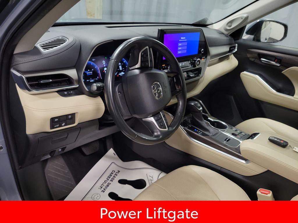 used 2023 Toyota Highlander car, priced at $32,995