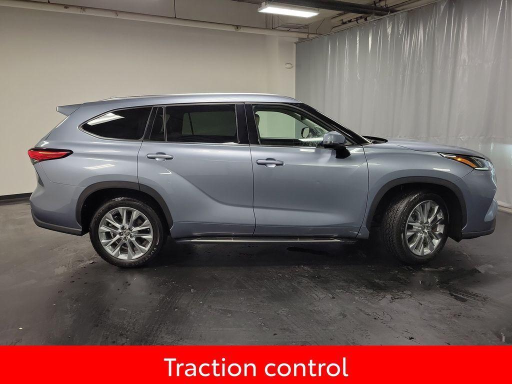used 2023 Toyota Highlander car, priced at $32,995