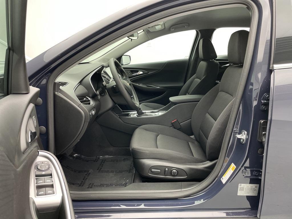 new 2025 Chevrolet Malibu car, priced at $25,925