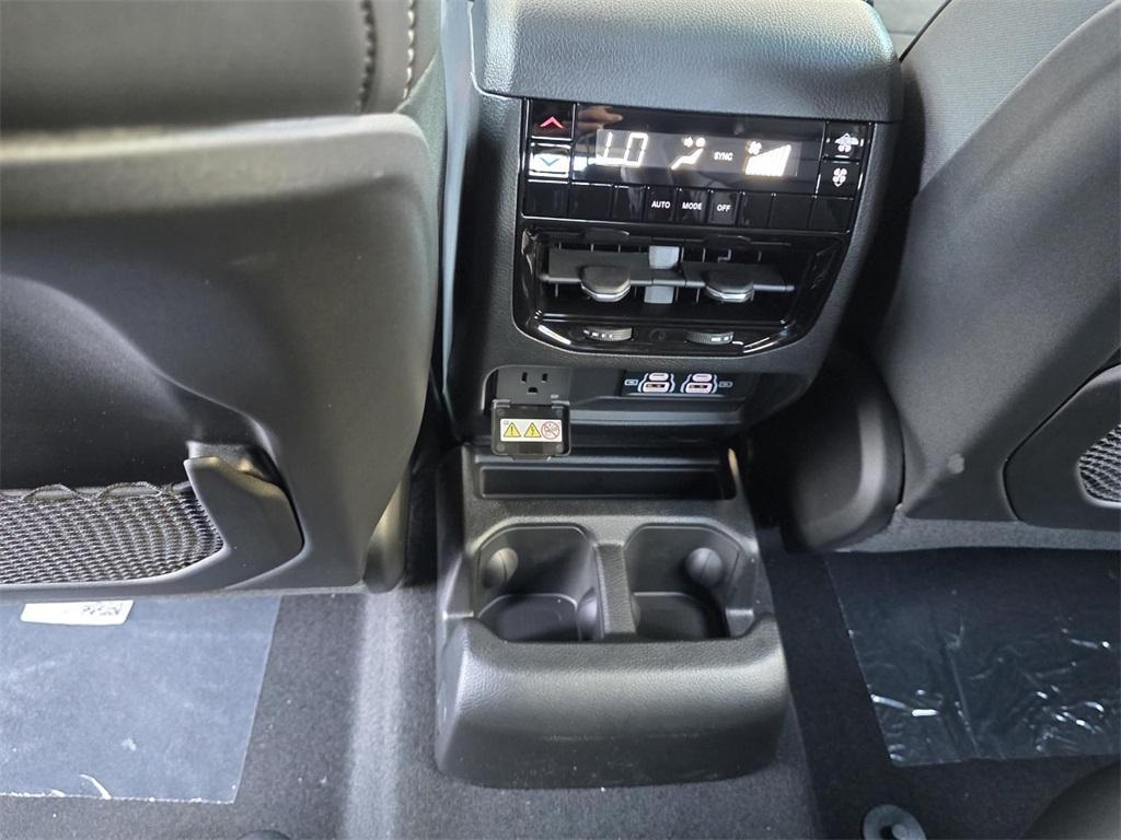 new 2025 Jeep Grand Cherokee L car, priced at $51,370