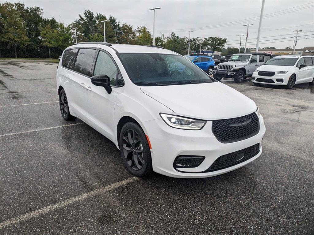 new 2024 Chrysler Pacifica car, priced at $49,455