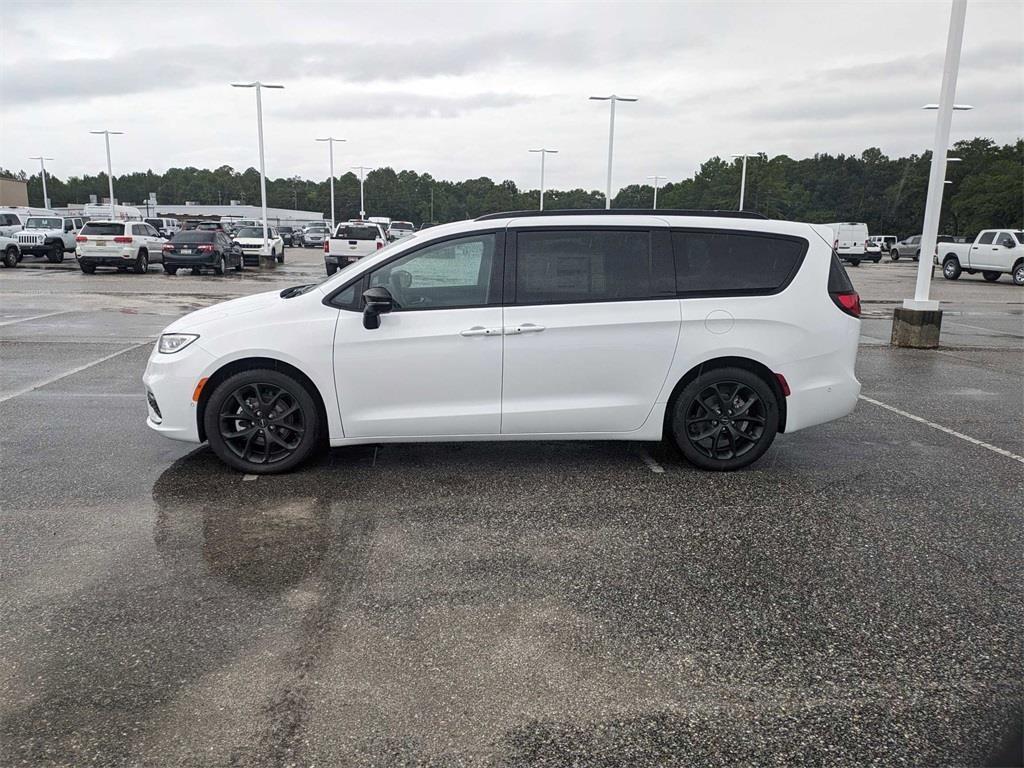 new 2024 Chrysler Pacifica car, priced at $49,455