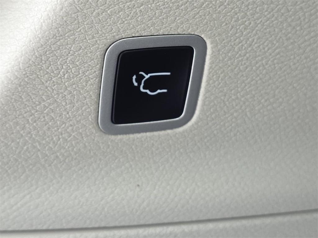 used 2024 Chrysler Pacifica car, priced at $29,977