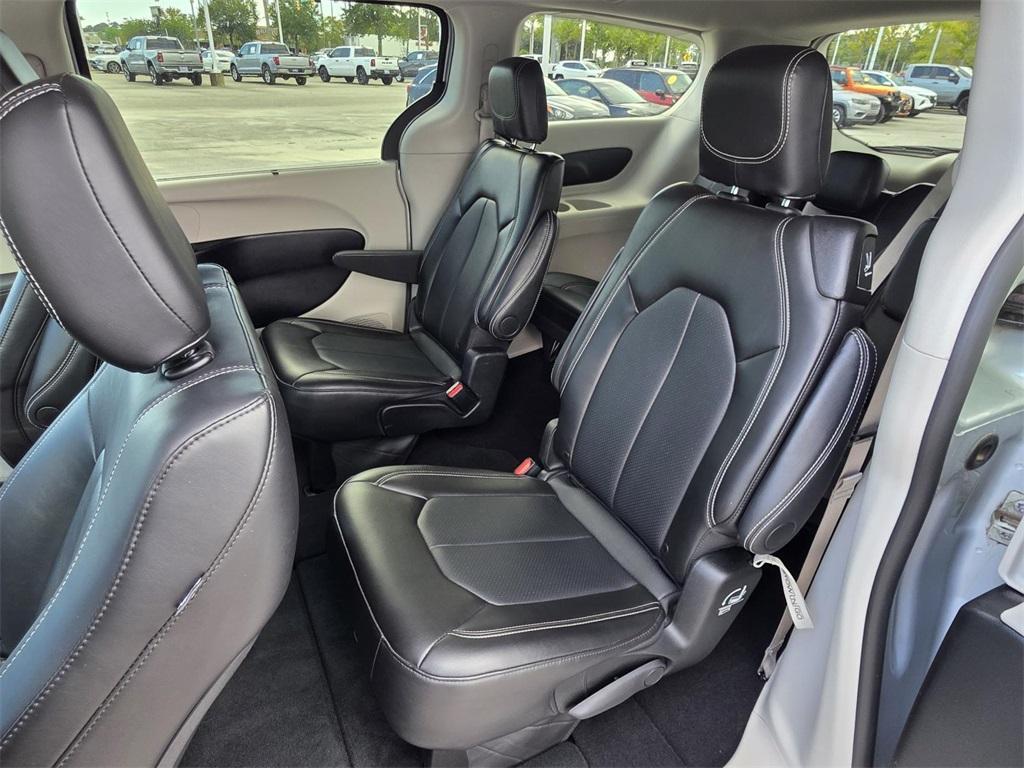 used 2024 Chrysler Pacifica car, priced at $29,977
