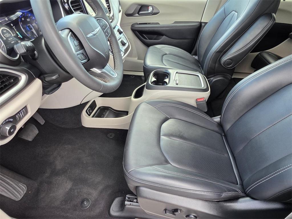 used 2024 Chrysler Pacifica car, priced at $29,977