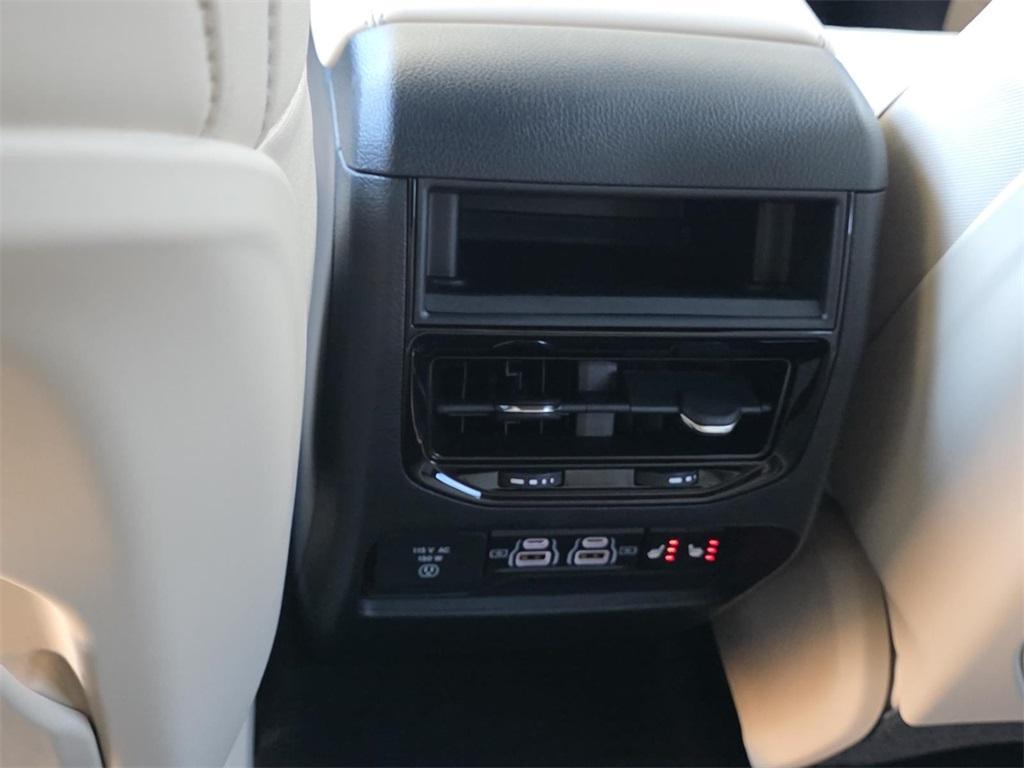 new 2025 Jeep Grand Cherokee car, priced at $41,386