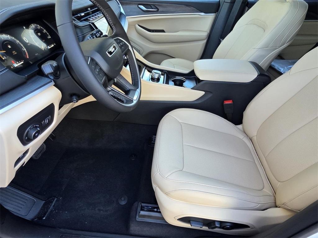 new 2025 Jeep Grand Cherokee car, priced at $41,386