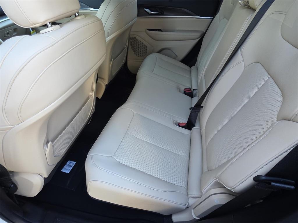 new 2025 Jeep Grand Cherokee car, priced at $41,386